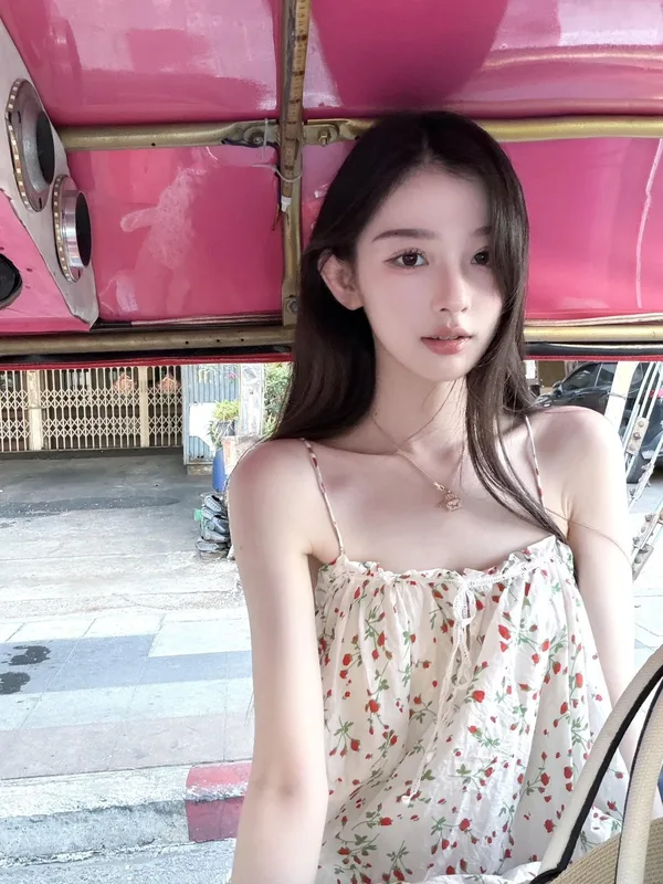蓝语婷 - 迪拜 Escort Model